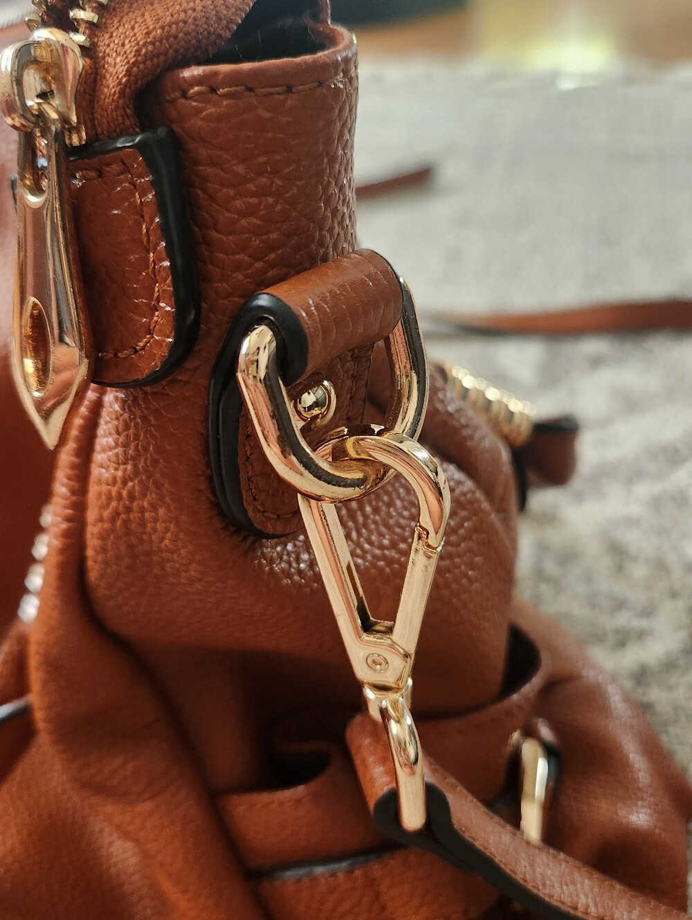 Kattee Classic Tan Leather Tote Bag with Gold Hardware - Picture 5 of 12